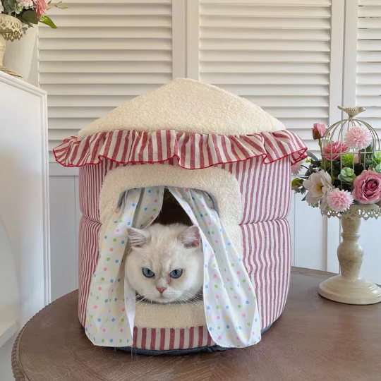 Circus Style | Red and White Cute Comfy Kitten Pet Bed Cat House Puppy Bed Furniture