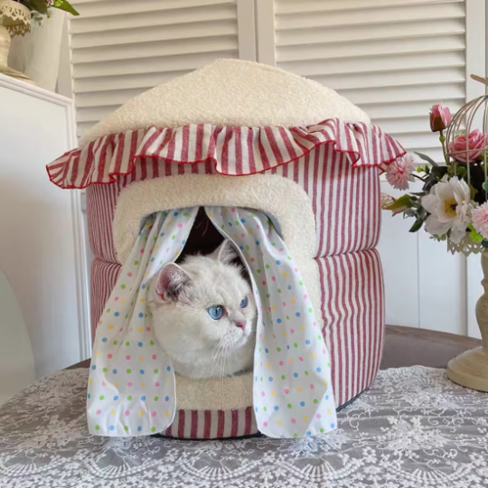 Circus Style | Red and White Cute Comfy Kitten Pet Bed Cat House Puppy Bed Furniture