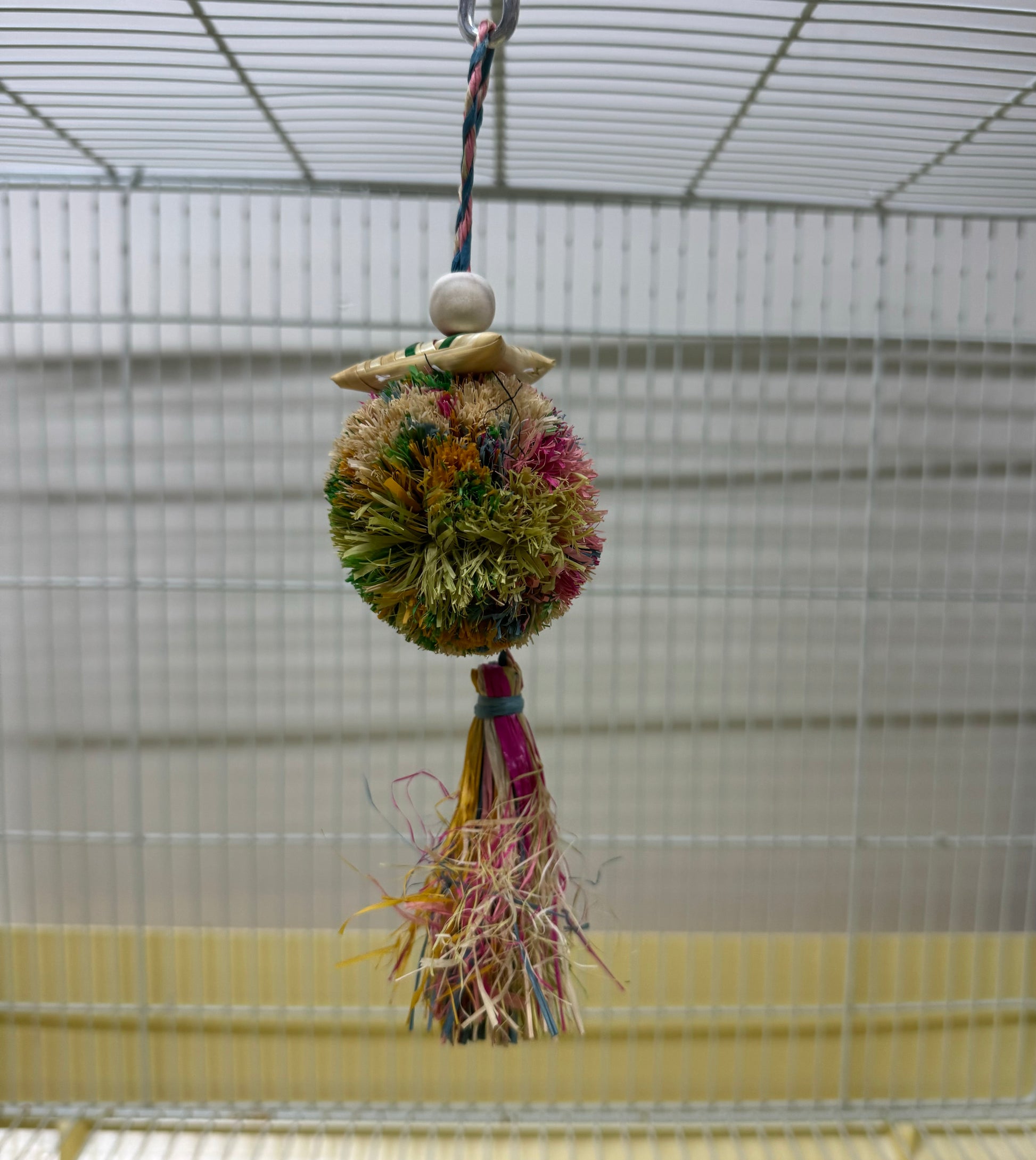 24x6cm Colourful Natural Style Natural Plant Dyed Corn Leaf Ball Chew Hanging Parrot Birdie Toy for Small Medium Size