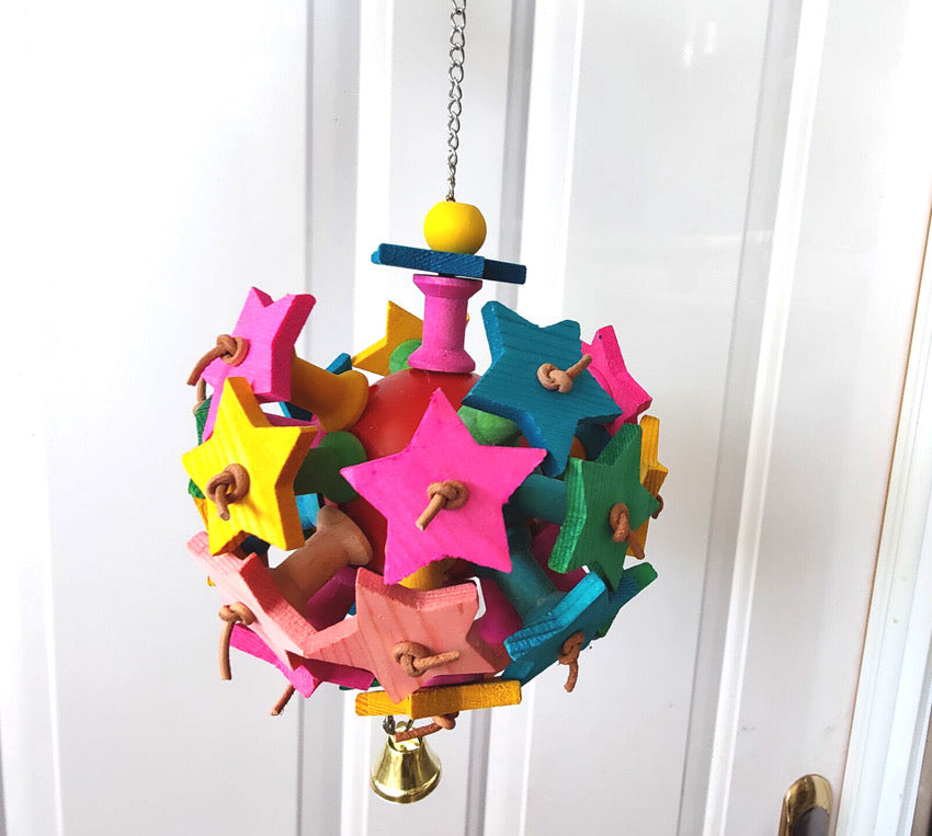 30x15cm Natural Style Wooden Star Ball Bite Hanging Natural Parrot Birdie Toy for Medium Large Size Parrot Cages Accessories