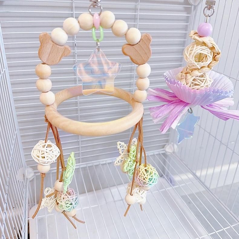 Wooden Bear with Acrylic Stars Wind Chines Swings & Cake Star Bird Bites Hanging Toy Handmade Bird Toys Organic Bird Cages Accessories