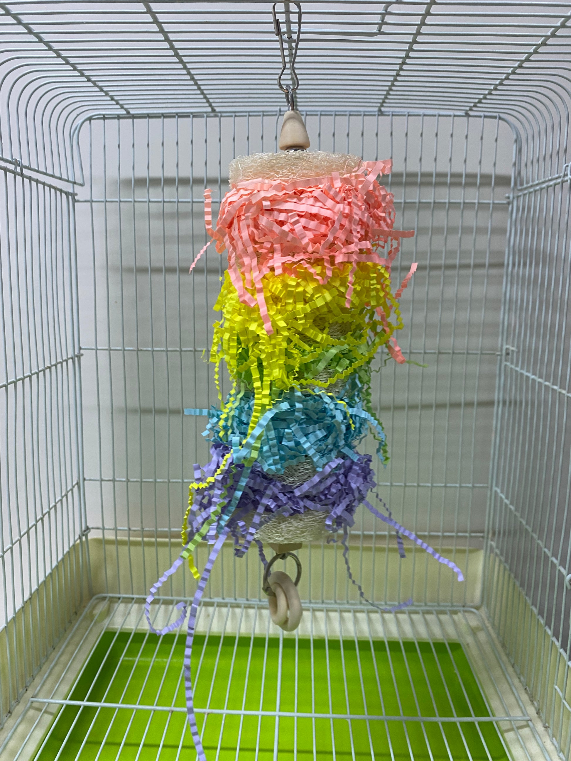 26cm Rainbow Colour Big Parrot Toy Paper Tray with Loofah Bird Bites Hanging Toy Handmade Bird Toys Organic Bird Cages Accessories