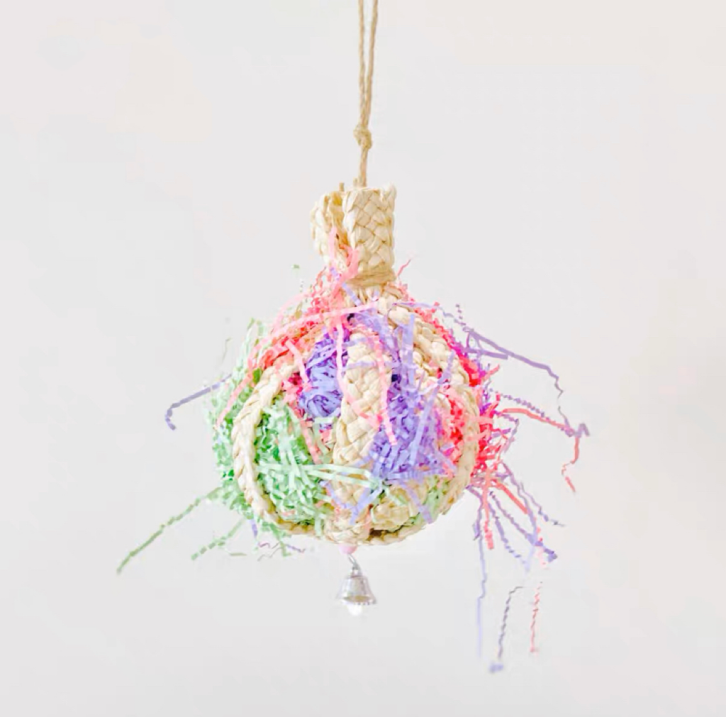 Colour Takraw 15cm Big Ball Shape Corn Leaf with Raffia Paper Parrot Toys Hanging Toy Handmade Bird Toys Organic Bird Cages